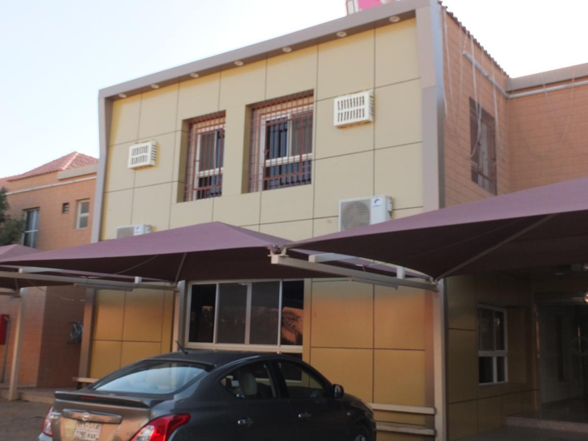 فندق ادوماتو Adomato Hotel Dawmat al-Jandal Экстерьер фото